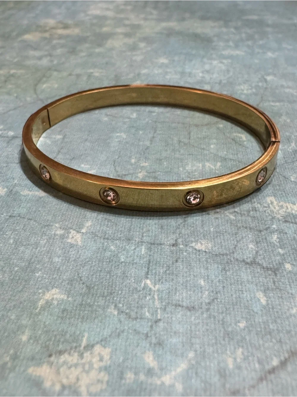 GOLD TONE AND RHINESTONES BRACELET